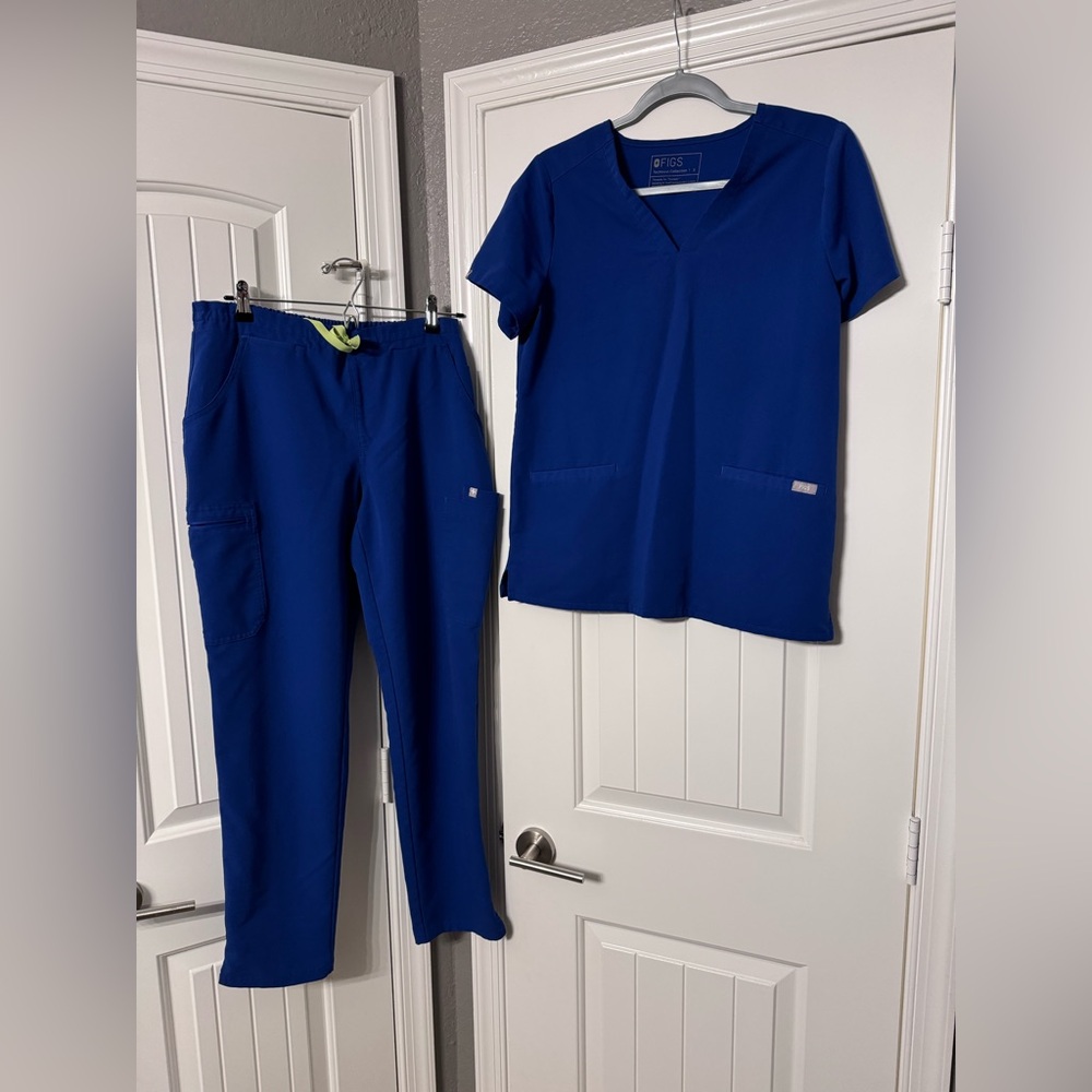 FIGS Electric Blue set